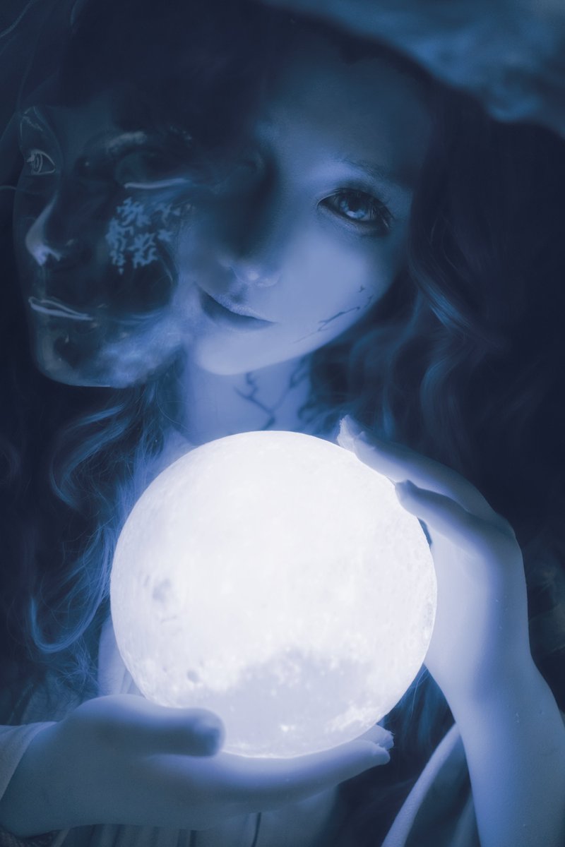 Sakai_Momiji's tweet photo. Now cometh the age of the stars. A thousand year voyage under the wisdom of the Moon.
Here beginneth the chill night that encompasses all, reaching the great beyond. Into fear, doubt, and loneliness... As the path stretcheth into darkness.
#ELDENRING 
#エルデンリング
#コスプレ https://t.co/WrxoMN7GXy