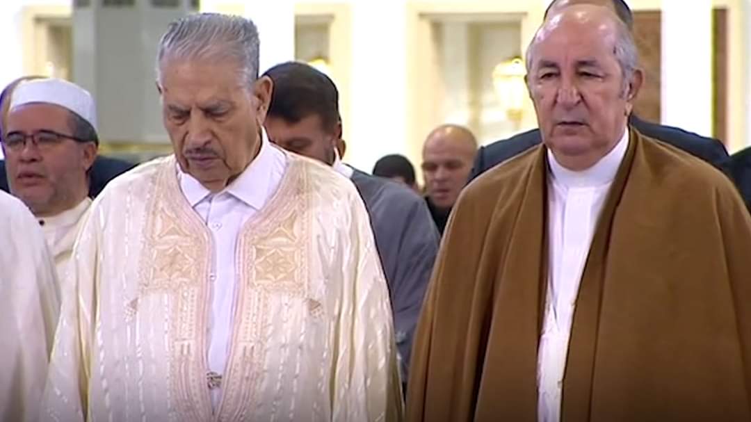 🔴 الرئيس تبون يؤدي صلاة العيد في جامع الجزائر
صحا عيدكم