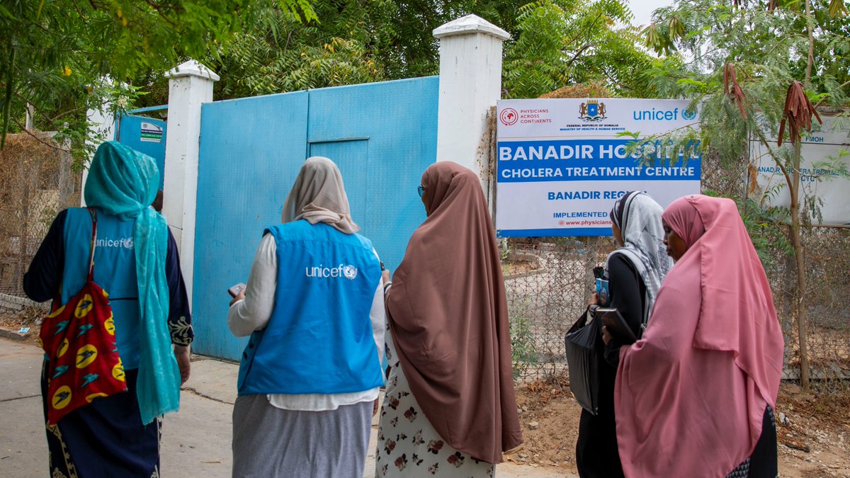 Somalia is facing a cholera outbreak. @unicefsomalia teams visited Banadir Hospital to assess the situation in the cholera treatment centre. In March, 97 people tested positive for cholera, most being children. Prevention and detection is key to ending this outbreak.