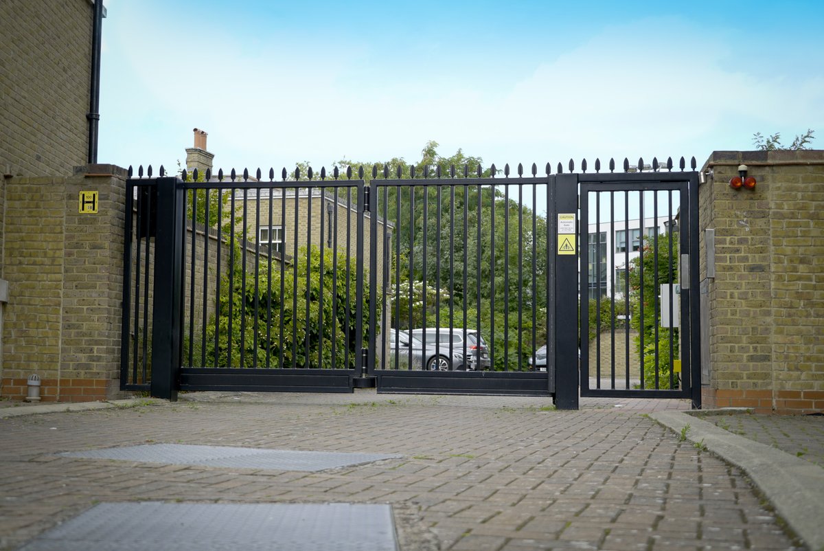 CovaSecurityUK's tweet image. Pedestrian gates positioned alongside automated vehicle gates establish a secure and safe means for pedestrians to access site.

covasecuritygates.com/our-products/v…

#SecurityGate #PedestrianGate #InventionNotConvention #ProtectingPeopleAndPlaces