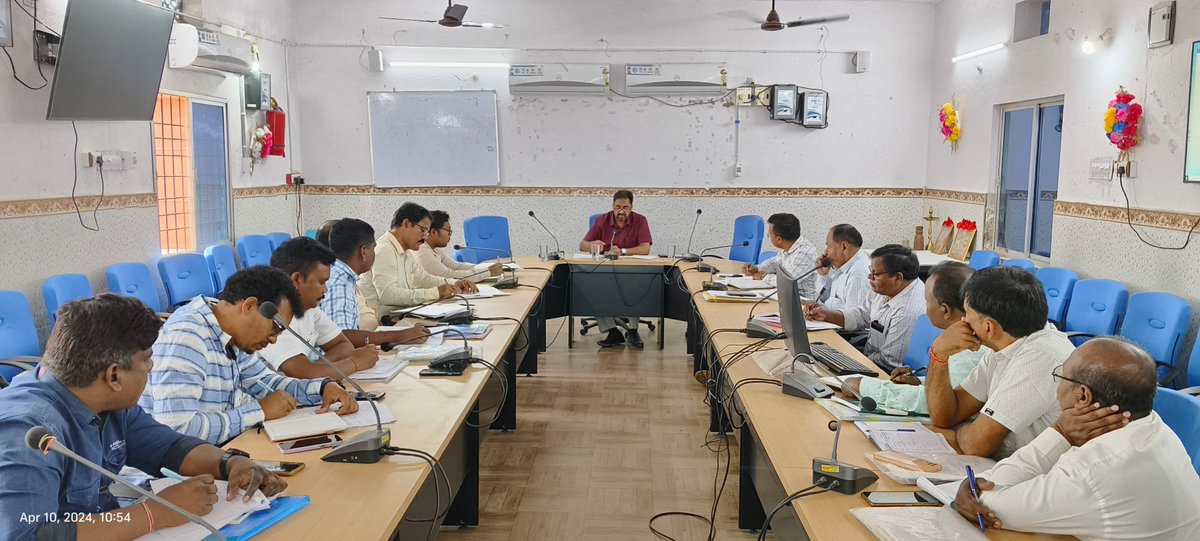 Conducted a meeting with the BDO, Engineering personnel, GPEO and all Sector Officers of Raighar Block on election related matters & ensuring Assured Minimum Facilities in all polling booths for SGE-2024. @ECISVEEP @OdishaCeo