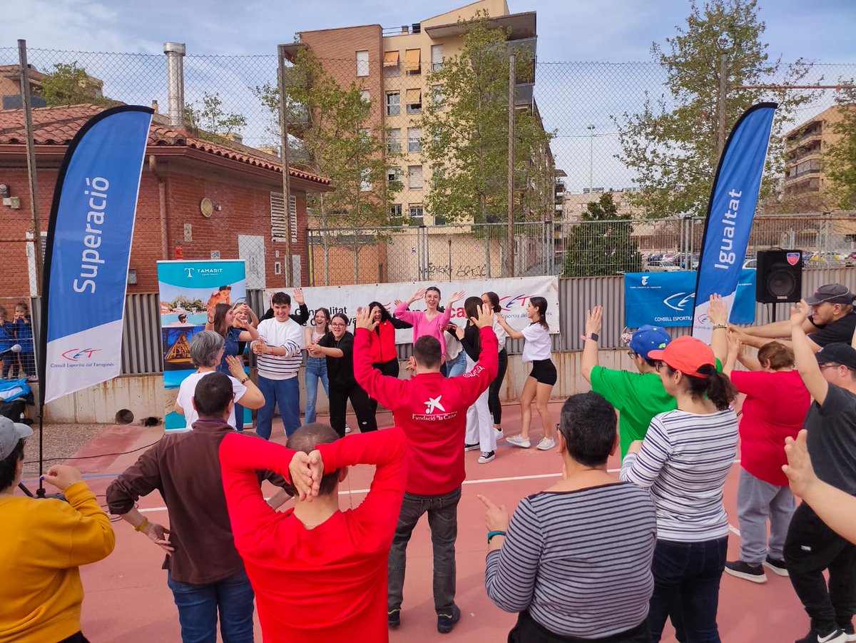 GRAN JORNADA INCLUSIVA EN LA SALLE TORREFORTA. Un any més les persones amb discapacitat han pogut gaudir de les Danses urbanes i Inclubàsquet. Agraïm la presencia tant a Càmping Tamarit en l'activitat de danses urbanes, com a Inclubàsquet i també als alumnes de l'institut.