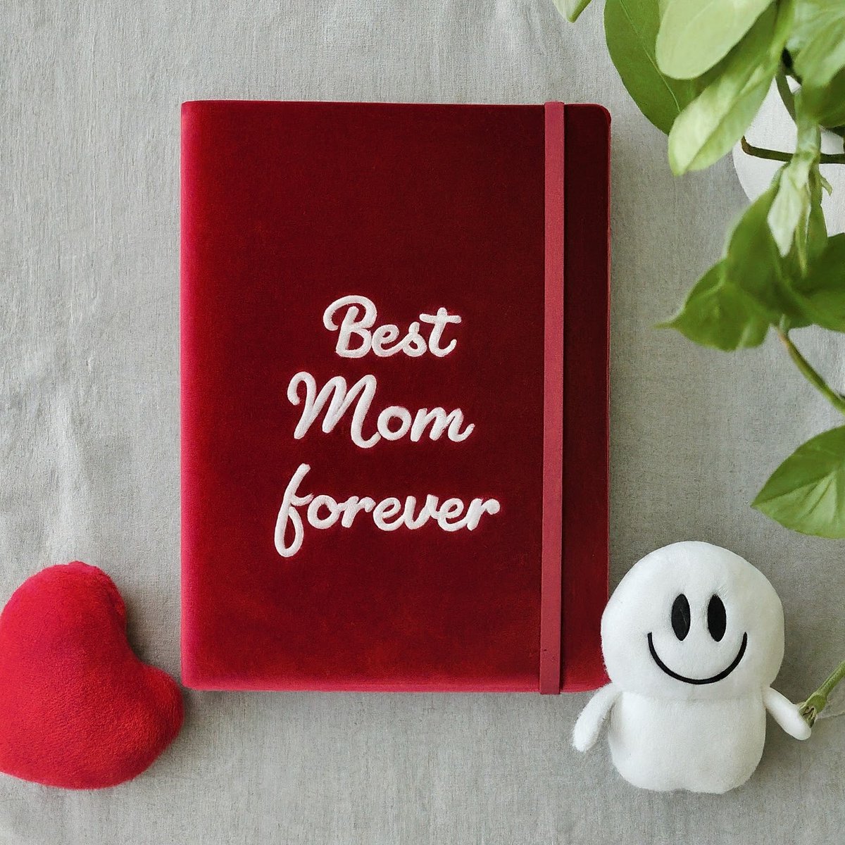 boluwatife_imeh's tweet photo. Are you thinking of a thoughtful gift for your mom?🤔

Boluscrafts got you covered🤩 get this treasure and put a smile on your mother's face today!
#ilovemymamanobeformouth
#boluscrafts
#minidiary https://t.co/4K1TCGE33s