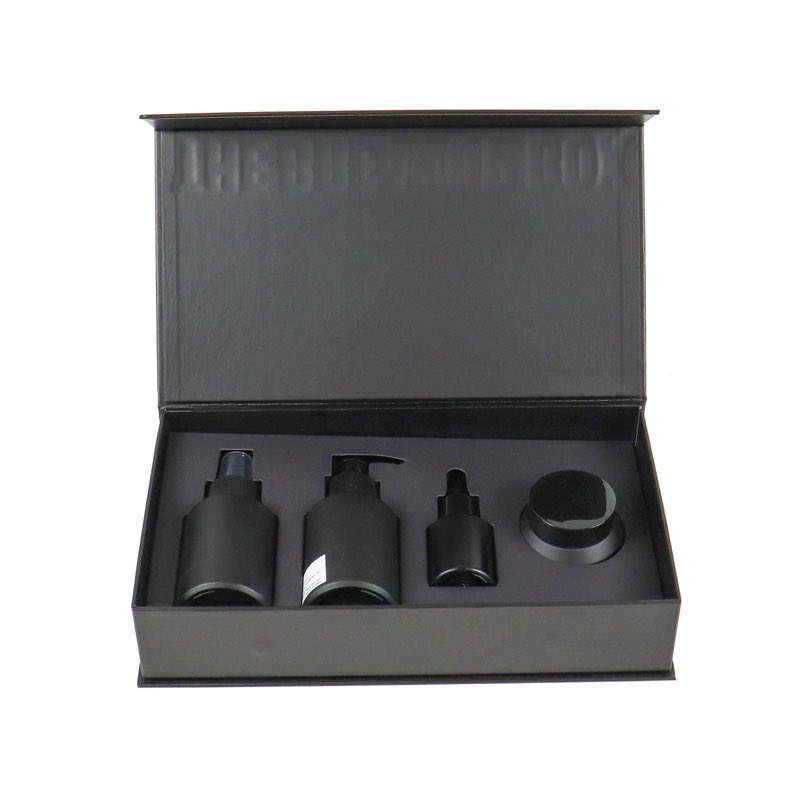 dgcrownwin's tweet image. Our black cosmetic set packaging boxes provide a high end look and protection for your products.customised your exclusive packaging to show the unique charm of your brand.#custombox #giftboxfactory#crownwin #packagingfactory #cosmeticbox