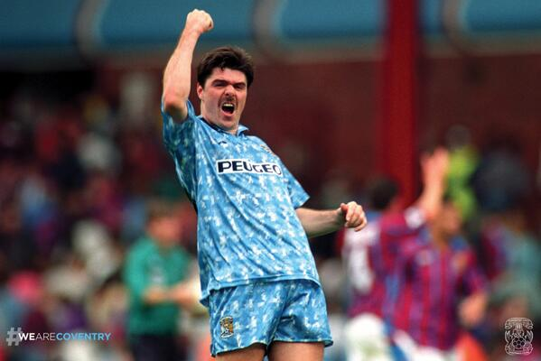 On this day 1993 Sky Blues 0-0 at Villa knocked Villa of the top of the table with Man Utd winning, @jonathangould68 just has one save to make all game,Babb & Atherton keeping Atkinson and Yorke quiet.