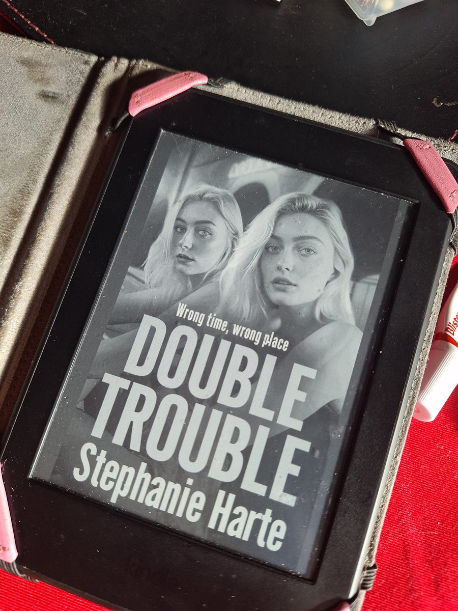 I stayed up past midnight to download and start this. Happy publication day @StephanieHarte3 🥳