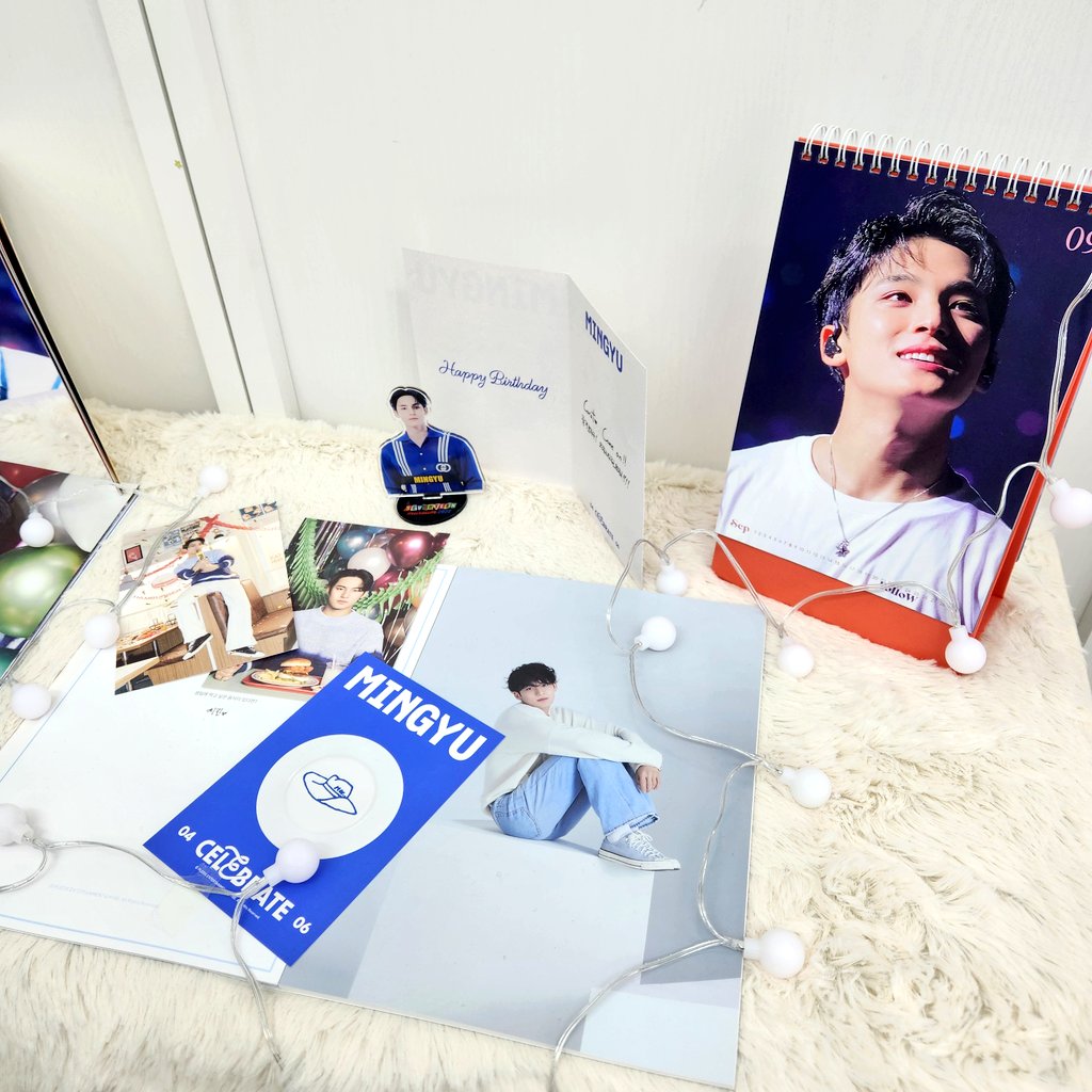 📍 카페 러비니돌

언제까지고 밝게만 빛날 별의  발자국같은 우리 민규🩷 그 마음이 가득 담겨있는게 보여서 너무 예뻤던 생카✨️ 들어가서 럭드하자마자 첫트에 액자나온 사람 나야나.... 🩷 이 영광을 대리수령해준 나의 동생에게✨️

#김민규_나의별에게
#민규야봄이왔어_너와함께
