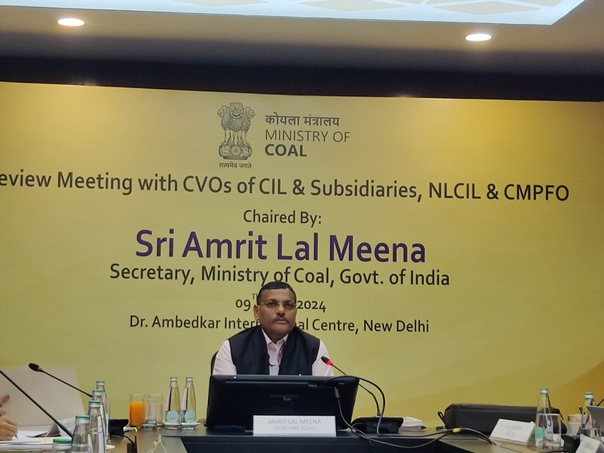 Sh. Amrit Lal Meena, Secy (Coal), chaired quarterly Review Meeting of CVOs from CIL subsidiaries, NLCIL and CMPFO at Dr. Ambedkar International Centre in New Delhi on 09.04.24. He emphasized effective Vigilance administration & commended positive contributions of vigilance.