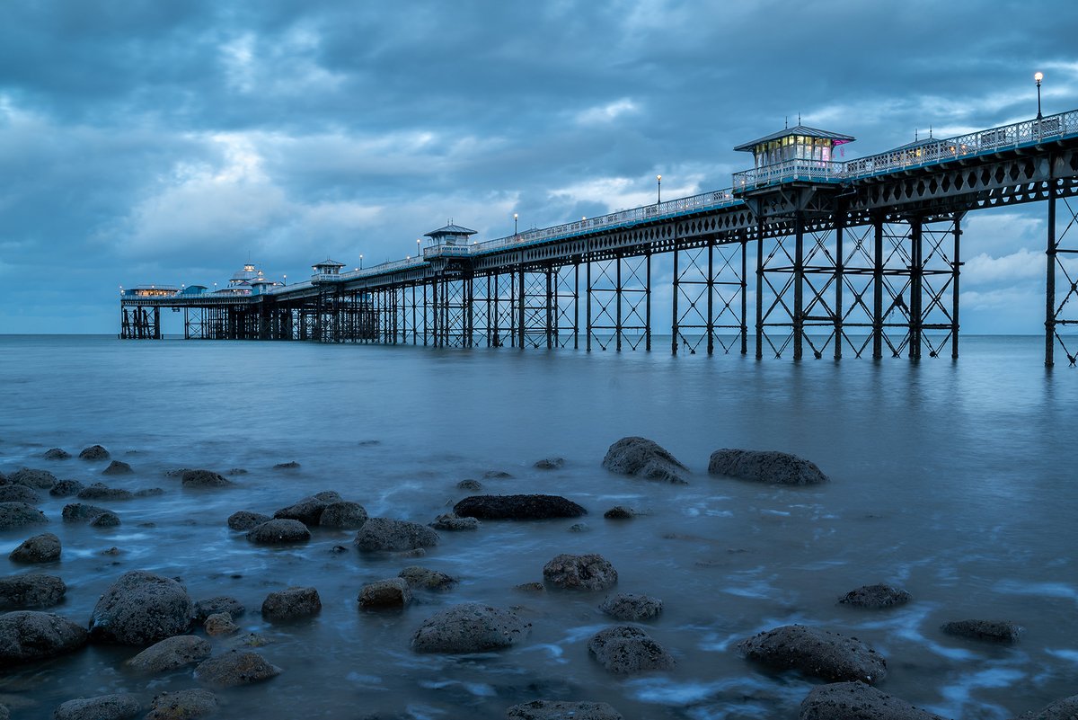 Congratulations to John Wakeling for being selected as this week's #APPicoftheWeek with his Llandudno Pier photo taken at blue hour! Instagram: johnw_photograph amateurphotographer.com/latest/article… @thispicture_com