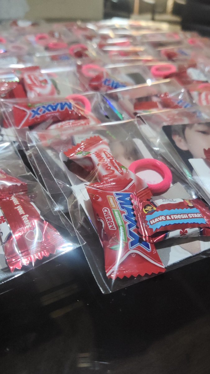 mnrsayson's tweet photo. Another Fan Support Freebies coming your way from yours truly @mnrsayson 

🍓 Strictly 1:1
🍓 Time &amp; location: TBA
🍓 like &amp; rt the post

See you there~❤️

#LonsdaleiteinManila #LONSDALEITEinMNL #Baekhyun_Lonsdaleite #Baekhyun #EXO #EXOL https://t.co/CL8eO9FlWX