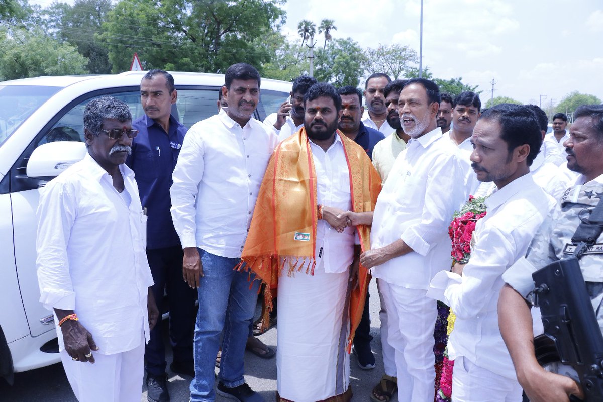 indiabookrecord's tweet image. Witness history in the making as #BodeRamachandraYadav from Chittor, Andhra Pradesh, is all set to etch his name in the India Book of Records for a groundbreaking record: “Maximum YouTubers-Asked Questions Answered on a Single Platform!”
#ibr #youtuber #questionanswer