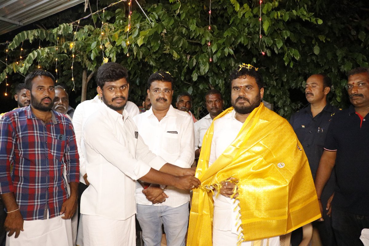 indiabookrecord's tweet image. Witness history in the making as #BodeRamachandraYadav from Chittor, Andhra Pradesh, is all set to etch his name in the India Book of Records for a groundbreaking record: “Maximum YouTubers-Asked Questions Answered on a Single Platform!”
#ibr #youtuber #questionanswer