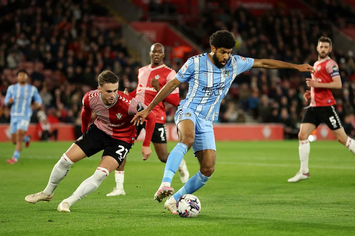 A hard-fought battle between the two best-dressed sides in the division ⚔️⚔️ @SouthamptonFC @Coventry_City #hummel #historyiswhatwedonow