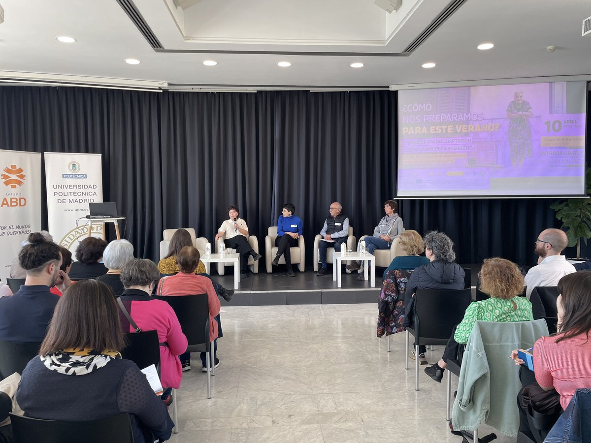 Empezamos explicando la tarea de @COOLtoRISE de formación y empoderamiento de la ciudadanía como agentes de #pobrezaenergetica .🌡️
Las participantes comparten su experiencia y aprendizajes en talleres de facturas, de cultura de calor e intervenciones en el Espacio público.