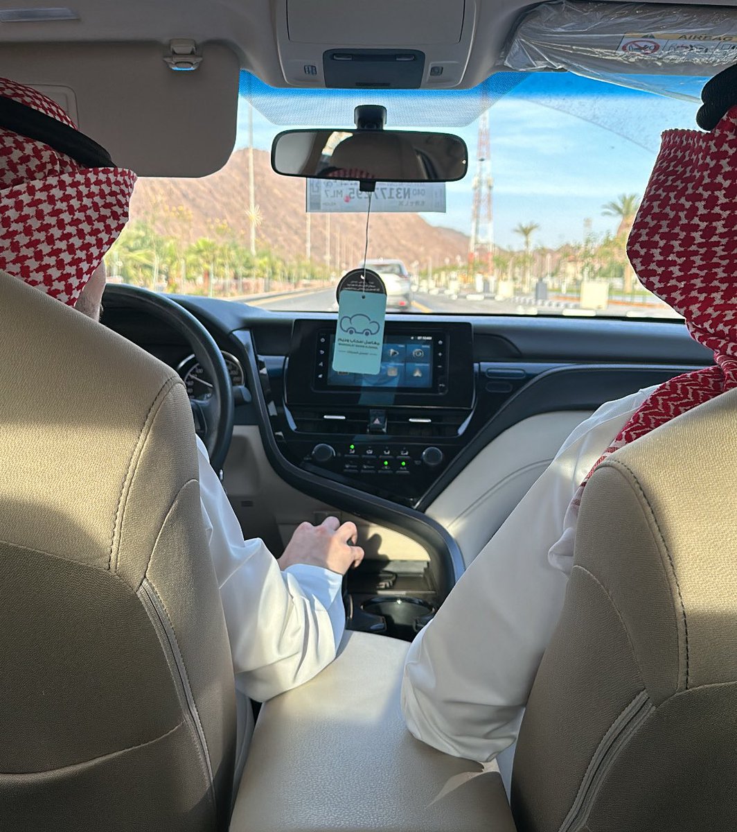 7qlop_'s tweet photo. مُحاطه بكم هائل من حنيّة اخواني❤️ https://t.co/OsEmJDKztV