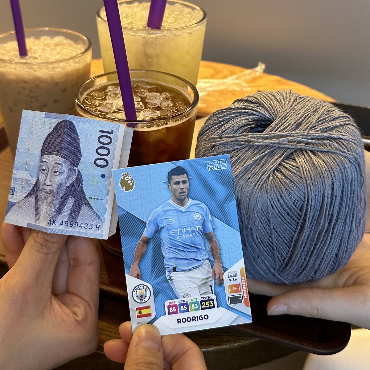 어딘가 수상한 파란색 아이템들 
<a href="/d_dobby_y/">도비🧆</a> <a href="/tokki__000/">토꾸</a>