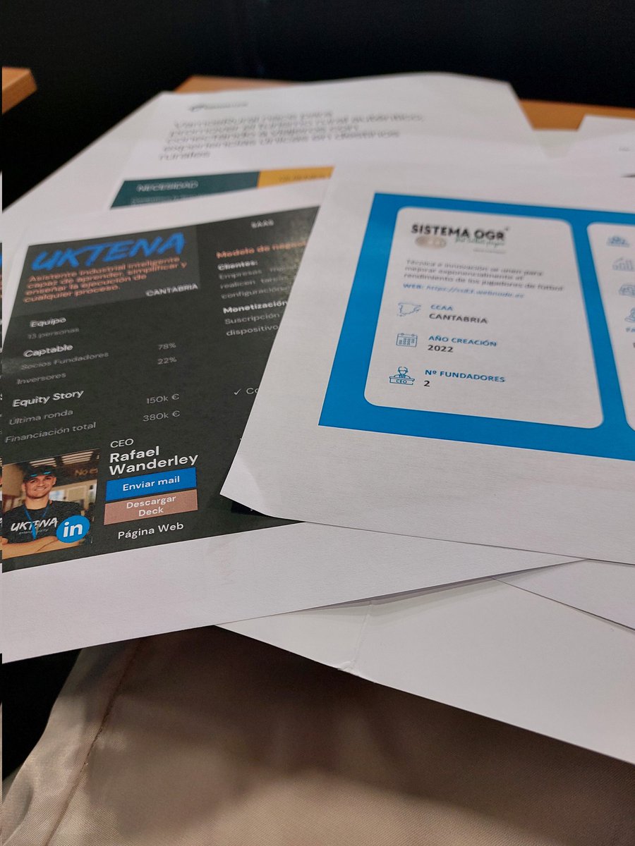 Momento de votación en el DayOne #PremiosEmprendeXXI Cantabria. 4 proyectazos: Suntropy, Uktena, Optimum Grade Response OGR, Vamos Rural. En breve, los resultados. #DayOneInnovationSummit <a href="/EmprendeXXI_/">DayOne Premios EmprendeXXI</a>