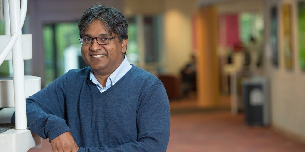 Congratulations to Professor Ravi Silva, Director of <a href="/ati_surrey/">The Advanced Technology Institute</a>, for being elected Fellow of <a href="/eur_sc/">EurASc</a> ow.ly/ZS4O50Rc1Bw #ProudtobeSurrey