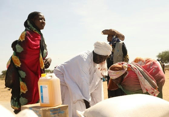 See it on the ground! The conflict in #Sudan has forced over 700k people to flee into Chad. @WFP is on the ground responding – thanks to the support from donors such as  @UNCERF  but funds are running dangerously low putting our assistance at risk. 🔴We need to act NOW !