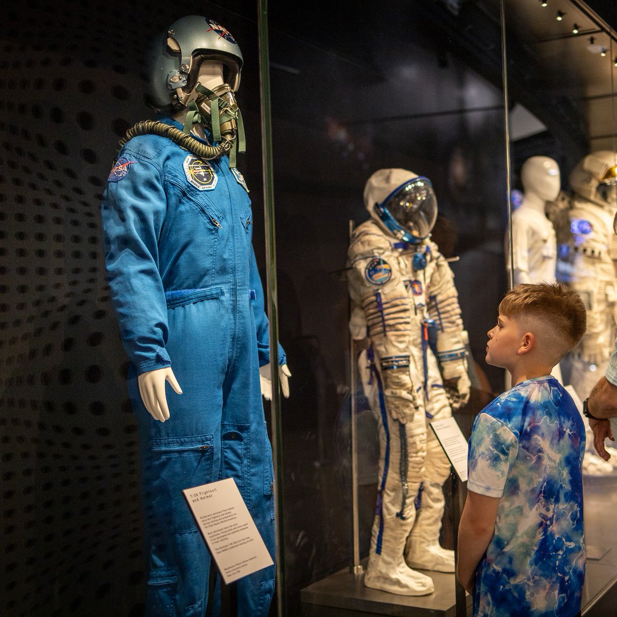 British-American astronaut Piers Sellers was born #OnThisDay in 1955 in Sussex. 👨🏻‍🚀 We are fortunate to exhibit objects from his incredible career, including a flightsuit and flight helmet that he wore whilst flying a @NASA Northrop T-38 Talon jet aircraft. ✈️