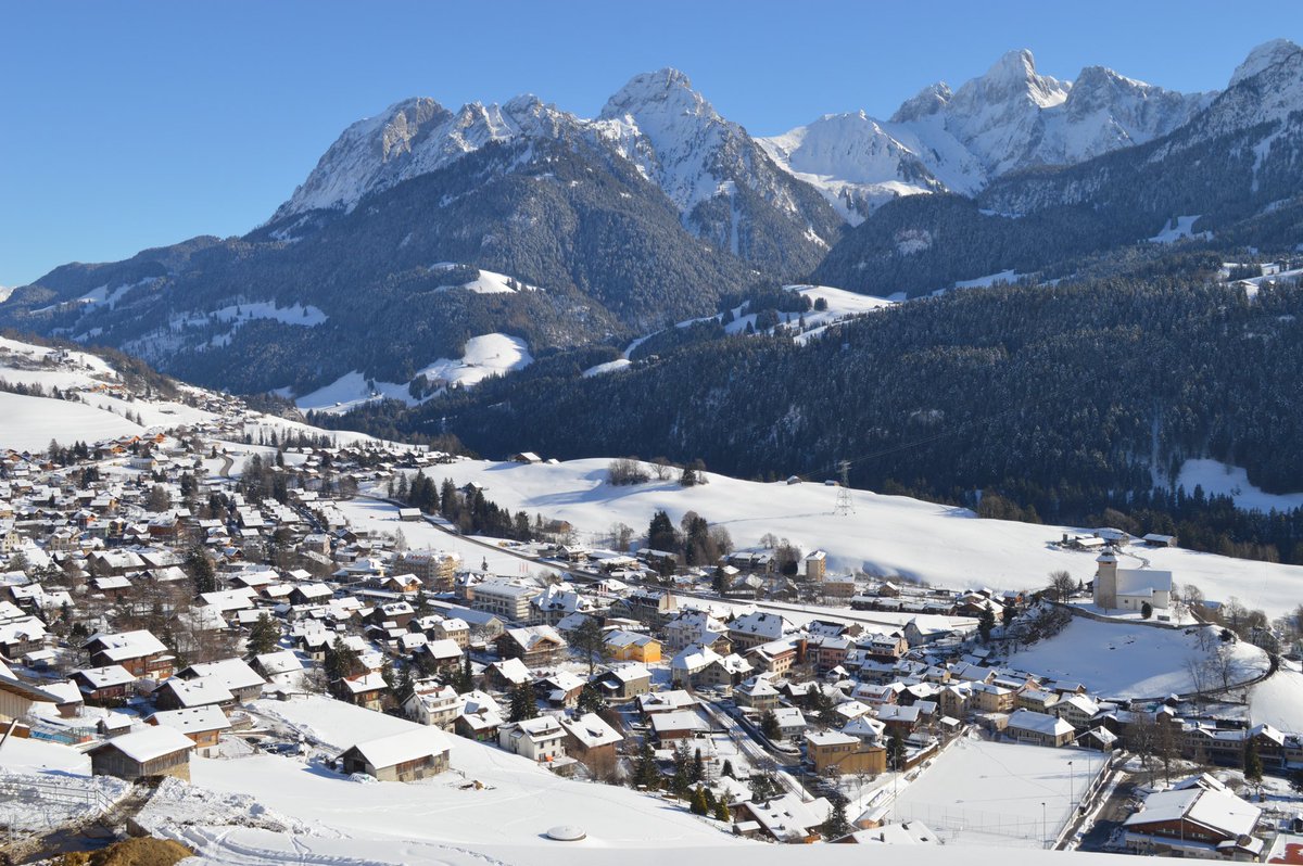 Good morning X friends 💐
Beautiful Wednesday 🌷🍃

I’m in the mountains 🏔️ 🏔️there’s is not always WiFi am here to rest ☺️💌☺️💌

Cold 🥶 snowfalls ❄️☃️❄️
Amazing panoramic ❄️💞
 16 April l am at home 🏠 
My love Wendy not alone 🐈💌
Chateaux D’Oex #Switzerland 🇨🇭❄️☃️