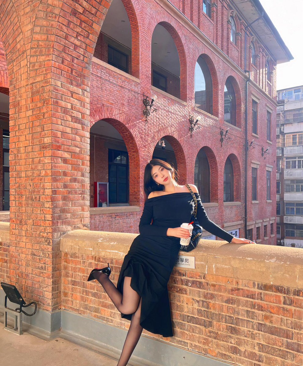 DebraHall262980's tweet photo. #美女 #写真 #秀人 https://t.co/fy93d45wi5