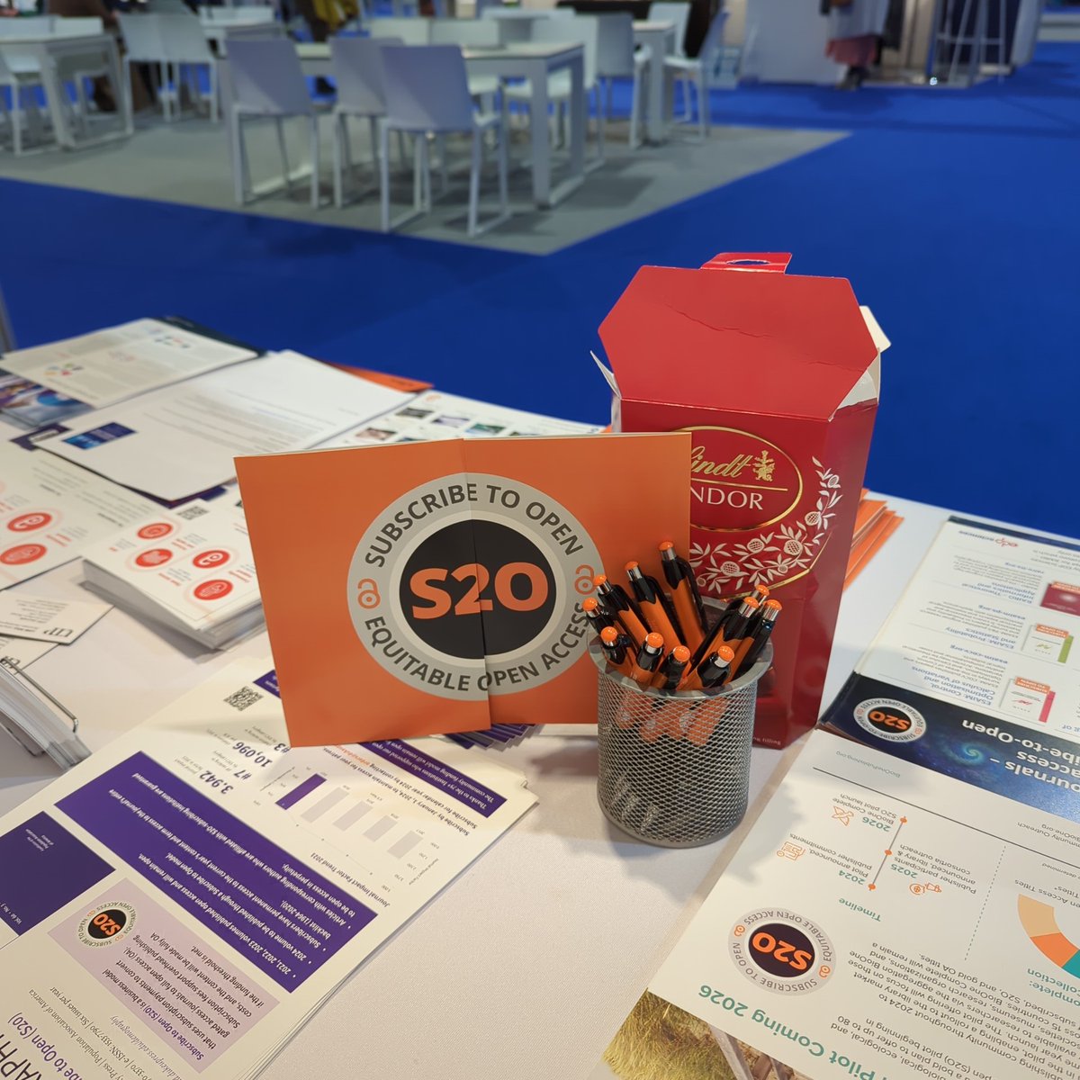 It's the final day of #uksg2024 - find us in the exhibition hall, we've got pens, we've got chocolate, we've got fair and sustainable #OpenAccess!