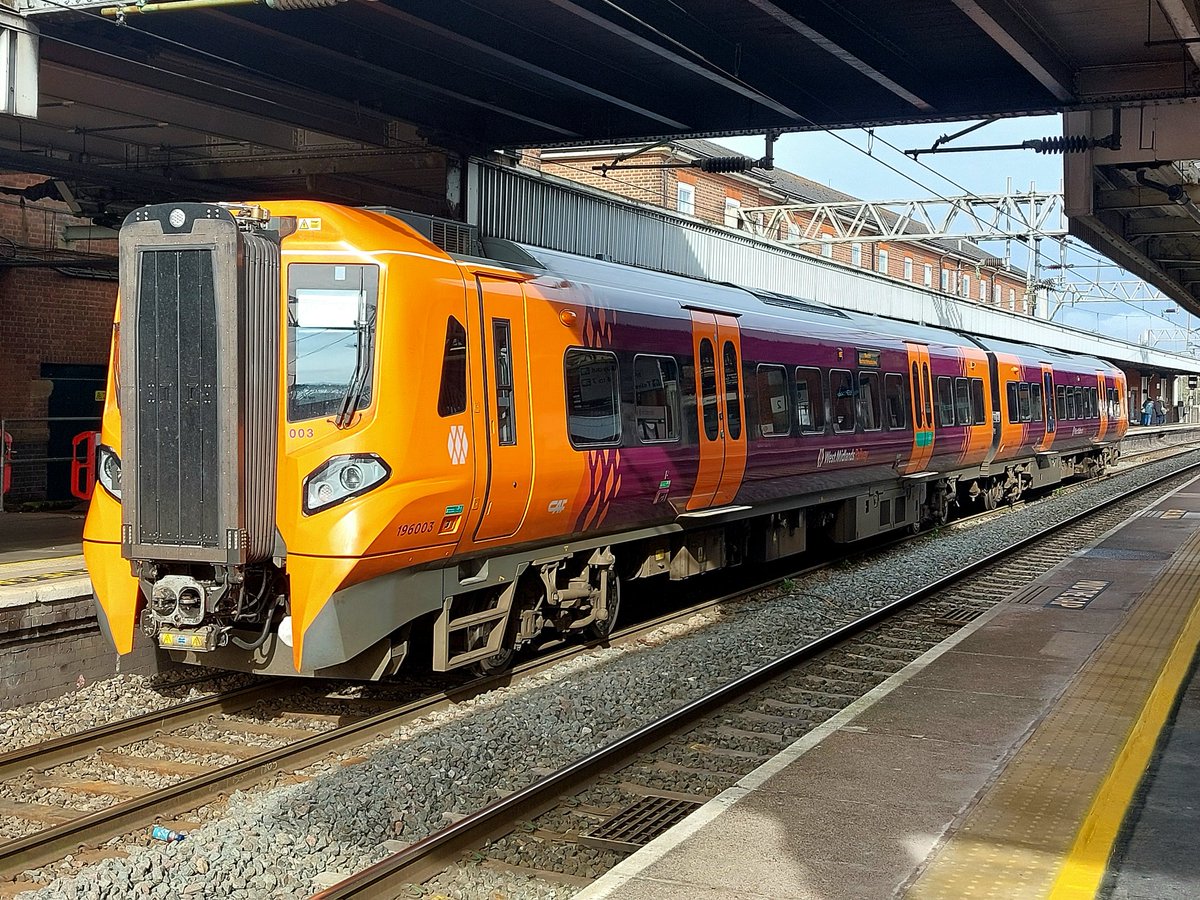 196003 sits in platform 1 at Nuneaton, having just dropped me off, it will now spend the rest of the day travelling between Nuneaton and Leamington Spa.

Now the wait for 4o49, which will have 70016 on front.