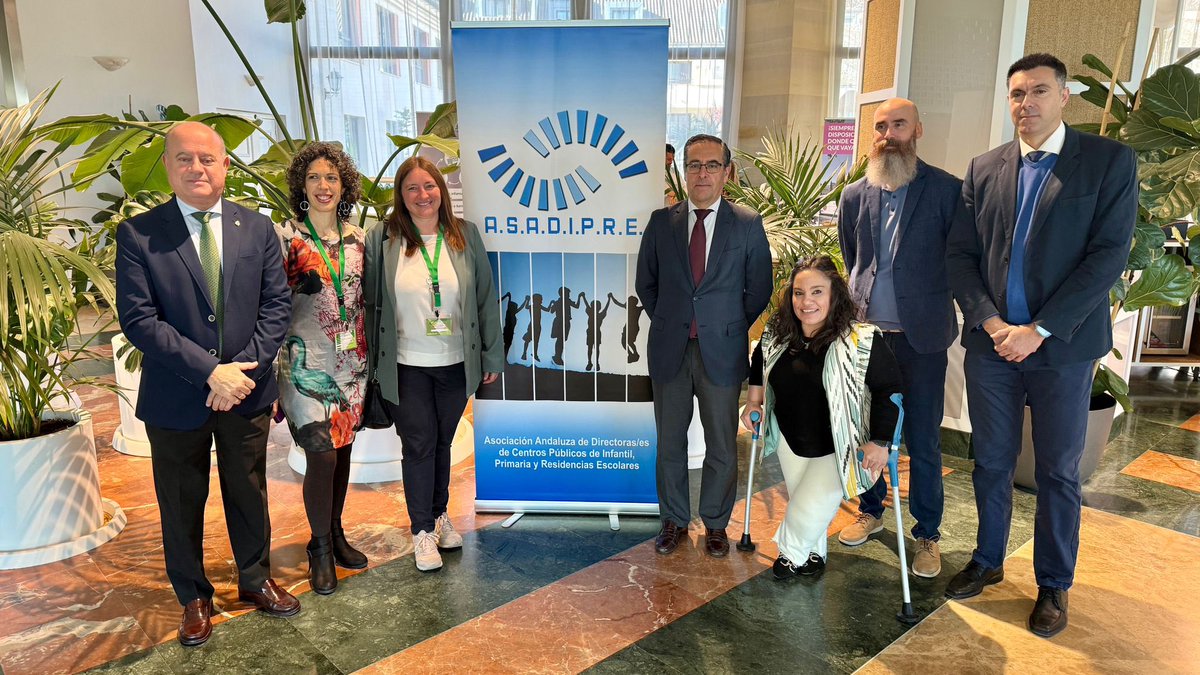 AytoAntequera's tweet photo. 👩🏼‍🏫🧑🏻‍🏫 Antequera, escenario de una nueva cita educativa

Jornadas de directores de CEIPS: actualización normativa, inclusión y educación emocional

El alcalde @manolo_baron inaugura el encuentro, acompañado por la responsable de #Educación, @srsrios

#Antequera es #MásCiudad https://t.co/G0RQ0KxVM3