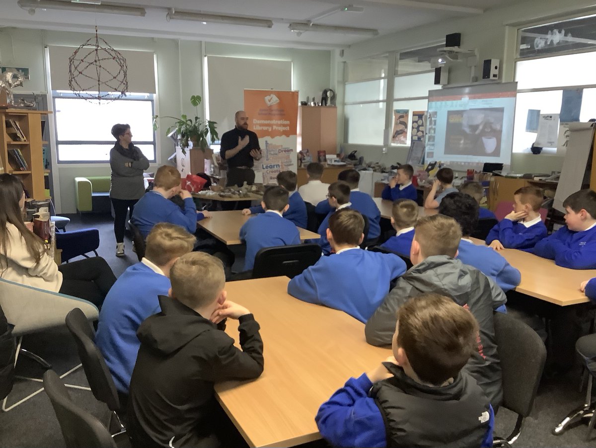 Always great to have @SIAeducation at @ellenfieldcc for Artefact handling & display & we were delighted to welcome @hsbns 5th classes to the library! All had the chance to make reproduction Neolithic pottery using pinch pot & coil method. Thanks to Eimhín & Averil! @jcsplibraries