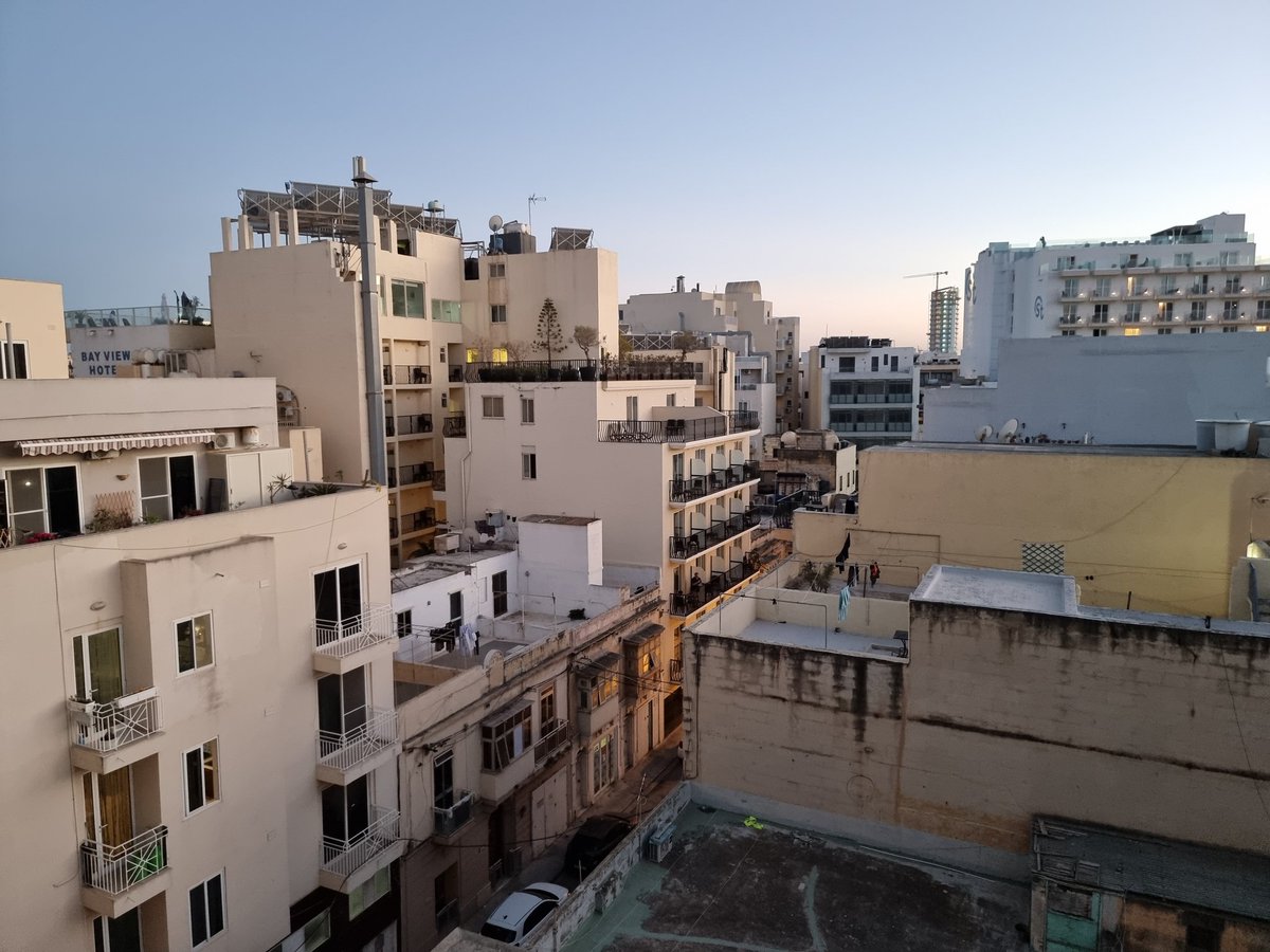 Simstr's tweet photo. Výlet za pár kaček za poznáním Malty, den první 🙂 Mdina  + útesy Dingli #malta #mdina #dingli https://t.co/33om3HhCeF