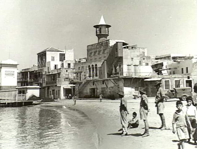 Saïda - 1941. soldats australiens se promène dans l'ancien port. Reda Chamouni