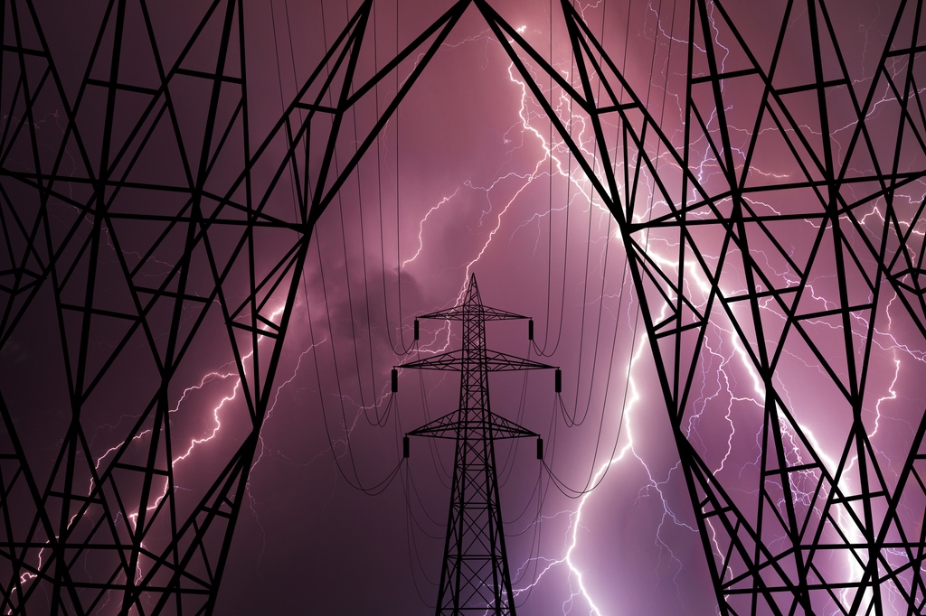 ktrhnews's tweet photo. #OperationStormWatch 

BREAKING: Center Point Energy now reporting that approximately 58,656 customers are out of power. 

For the latest on the severe thunderstorm warnings tune in to NewsRadio740 KTRH, or listen on the free @iheartradio app! 

https://t.co/IEyxhYmnr2 https://t.co/yHZOxUwolC