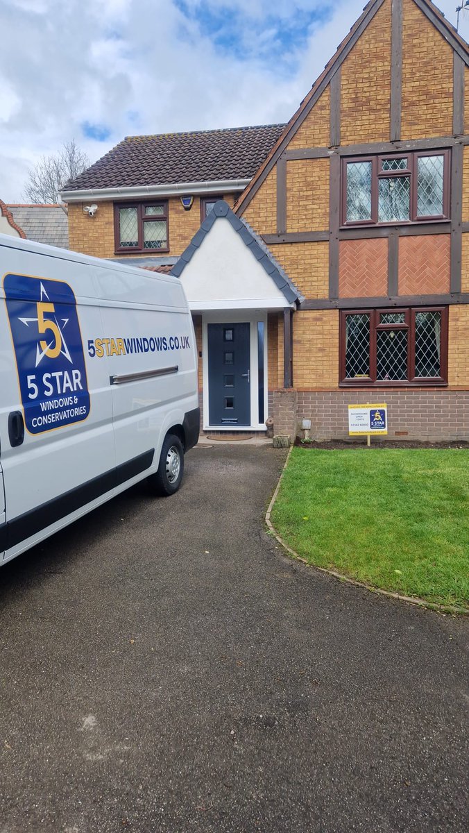 Our fitting teams are very busy this week improving lots of homes across Worcestershire. Make sure yours doesn't get left behind🏡 Kidderminster & Worcester Showrooms Open 7 Days a Week✅ Free Quotation: 5starwindows.co.uk/free-quotation/ #worcestershirehour #windows #doors #livingspace