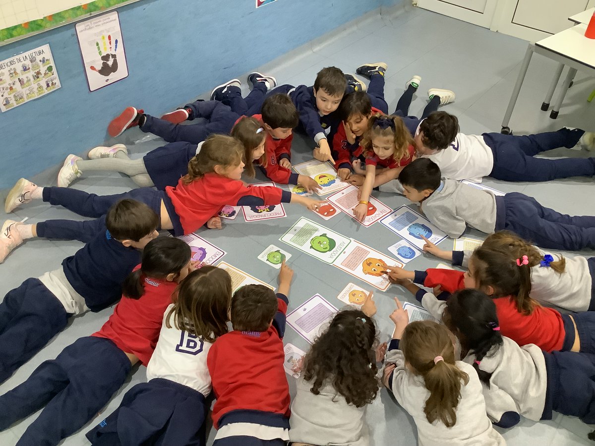 Los alumnos de 1º de Primaria de Brains Arturo Soria han empezado una nueva UOI: “Cómo nos expresamos”, donde han reconocido diferentes emociones y las han relacionado con experiencias personales. ¡Les ha encantado!