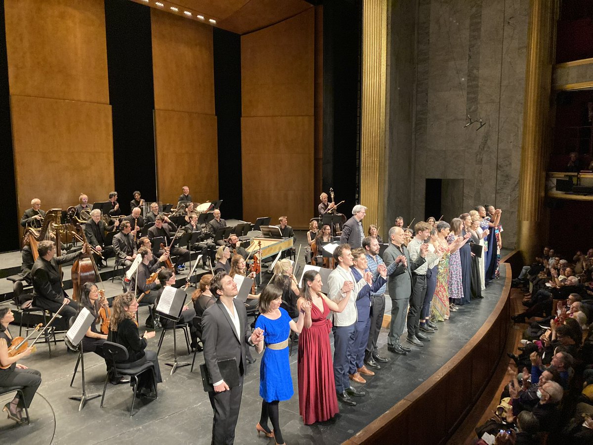 About last night: Ovation pour les
20 ans d’Opera Fuoco, bravo à toutes et à tous! Merci <a href="/lesgrandesvoix/">Les Grandes Voix</a> @TCEOPERA pour l’accueil et le
public enthousiaste!