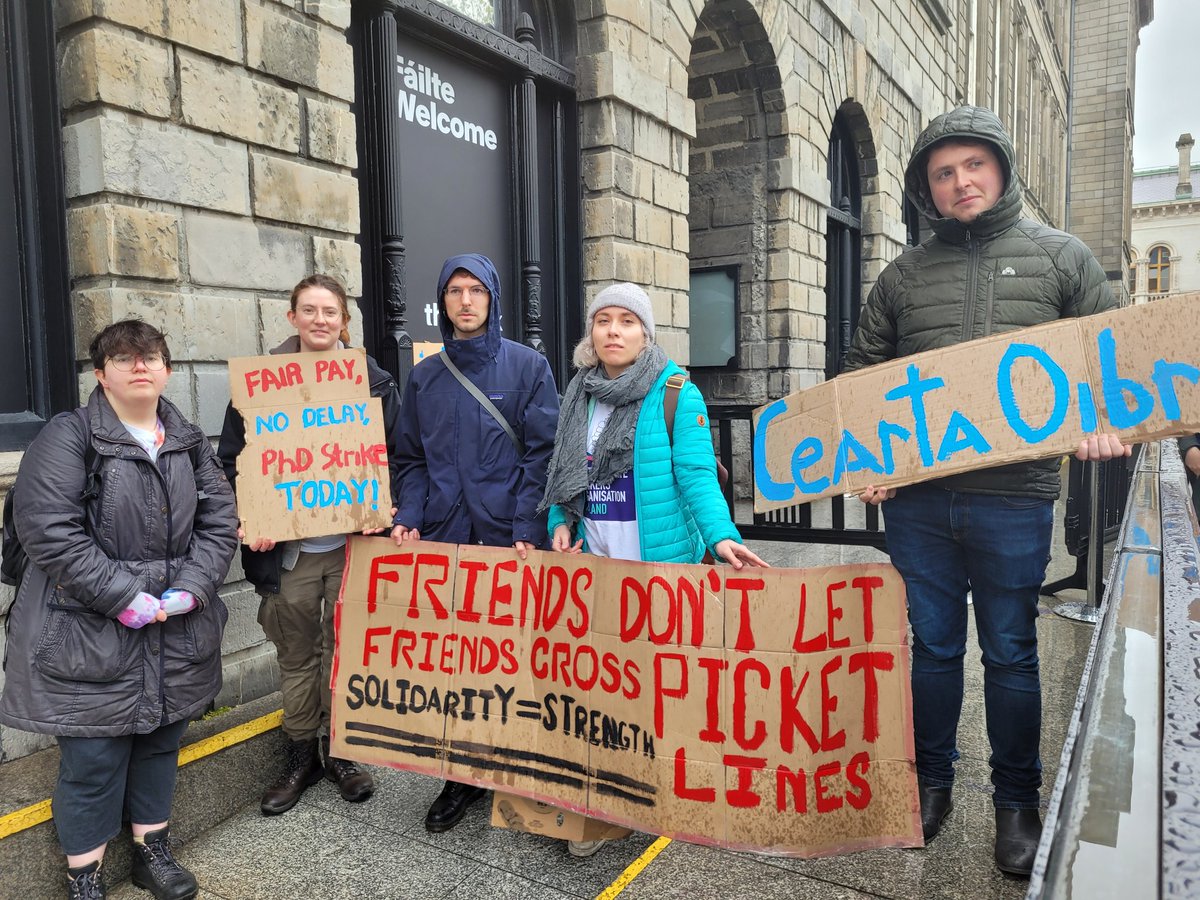 .@PWO_TCD @PWO_Ireland have blockaded the Book of Kells @tcddublin for workers' rights and living stipends. @tcdsu also highlights that TCD keeps postgraduate researchers systematically underpaid and exploited while at the same time trying to increase masters fees. #ripofftcd