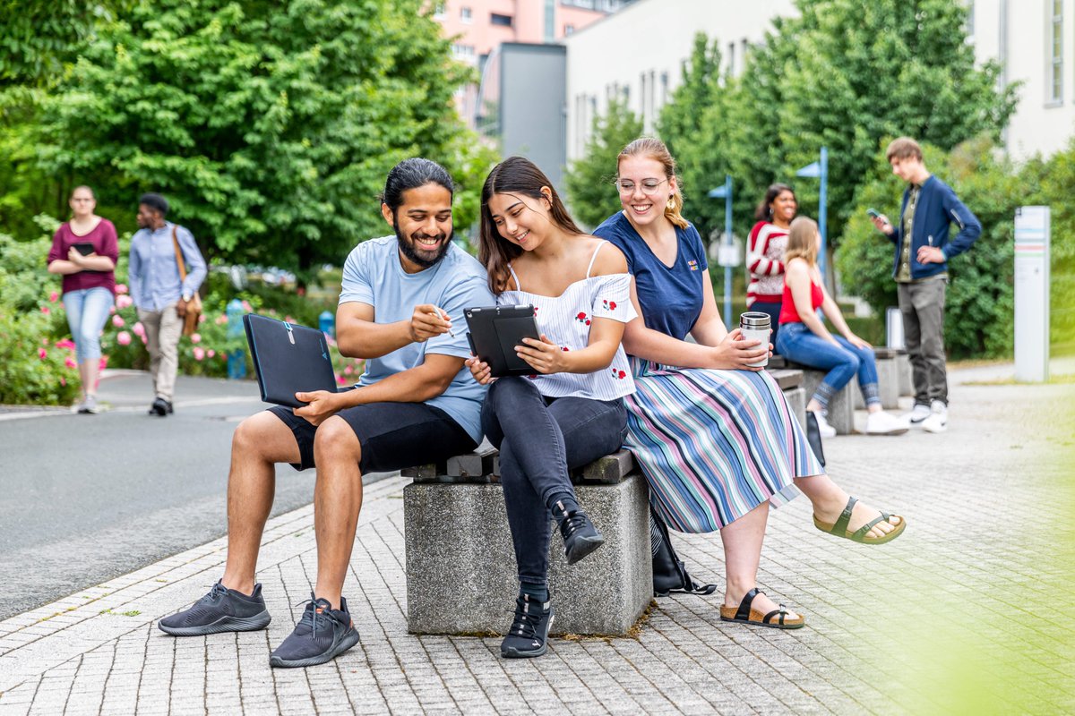 EAHJena's tweet photo. Internationale Studierende auf dem Weg in den Beruf begleiten: @EAHJena und @UniJena bündeln Kräfte zur Förderung internationaler Talente und zur Stärkung des deutschen Arbeitsmarktes.
Mehr Informationen:
https://t.co/8IBB3q8ZyB
#EAHJena #UniJena #Studium #Fachkraefte https://t.co/1uTbKY98FF