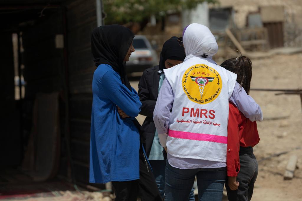 🇵🇸 À Gaza, comme en Cisjordanie, nous soutenons les actions de notre partenaire PMRS qui, grâce à ses équipes mobiles, apporte une aide médicale et un soutien psychologique aux habitants, dans des conditions plus que terribles. 👉Faites un don : bit.ly/3wEHLt8