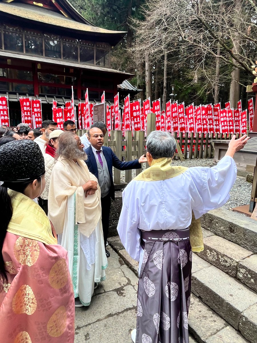 In Yamanashi, was received by the head priest at the Arakura Fuji Sengen Shrine, a Shinto shrine. The Shinto and ancient Indian cultures share quite a few similarities!