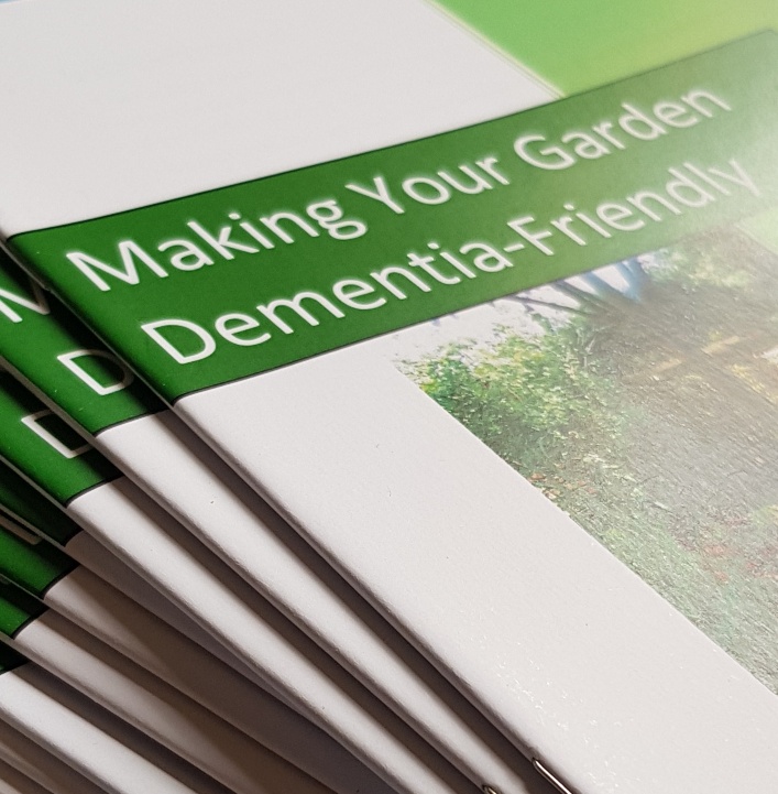 Want to make the most of your garden or outside space but are worried it’s not dementia friendly? Our free booklet has hints, tips and a handy checklist to help you get it sorted. worcester.ac.uk/documents/Maki…