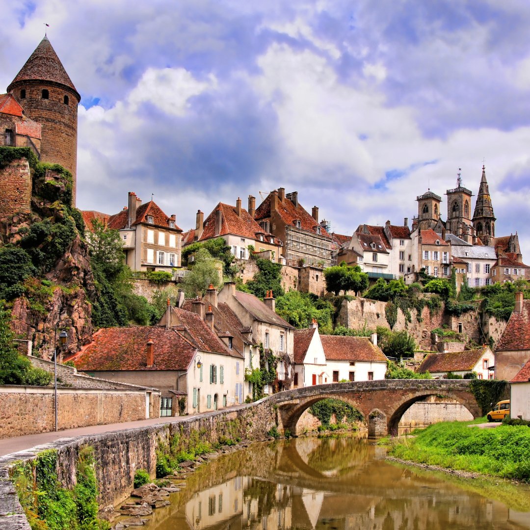 Petit conseil de connaisseur : profite du pont accorde toi une belle pause de 5 jours du 08 au 12 mai pour l'Ascension ! Peu importe le pont que tu choisiras, c'est le moment de partir pour une escapade ensoleillée à petits prix ! 🫶