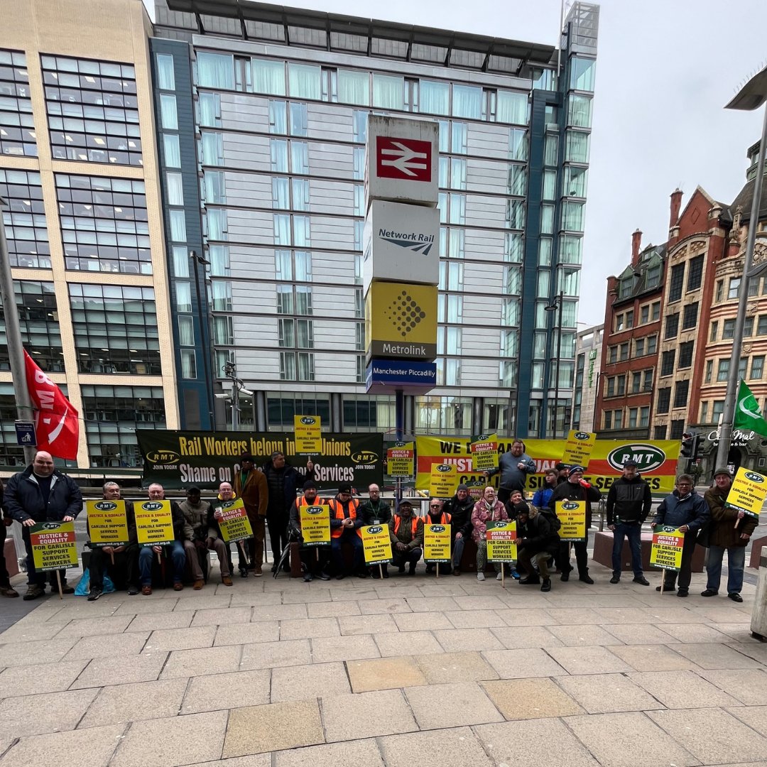 📢 RMT members out in force at Manchester Piccadilly for Pay Justice ⚖️ Carlisle Support Services, who run the gateline contract for Northern, do not provide sick pay, holiday pay and provide significantly lower wages to their staff compared with the rest of Northern.