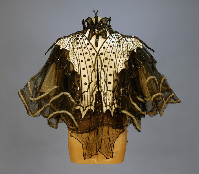 Tatiana19796's tweet photo. Pingat Jet Beaded Butterfly Evening Cape, 1890’s
Maison Emile Pingat A. Walles &amp; Cie
Cream satin with chiffon shoulder drape beneath two layers of stiffened black net decorated as butterfly wings with silver sequins and faceted jet beads https://t.co/WtQCCSXWzd https://t.co/kdgQZvfWyP