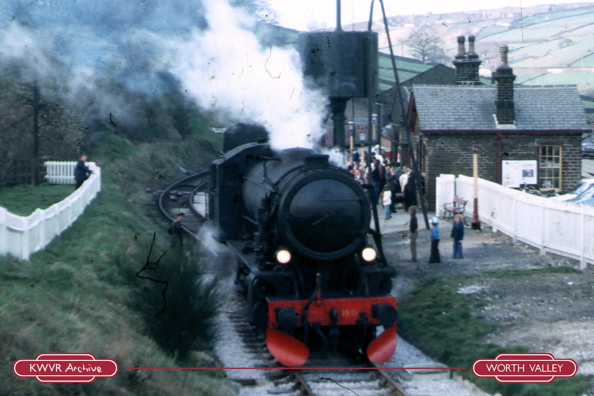 🚂 Throwback Thursday 🚂 Not long before being withdrawn from service, 90733 moved into the run-round headshunt at Oxenhope. It would be 31 years before 90733 returned to service, rebuilt to as-built form with all Swedish modifications removed. 📷 Apr-76 // Stuart R Lillie