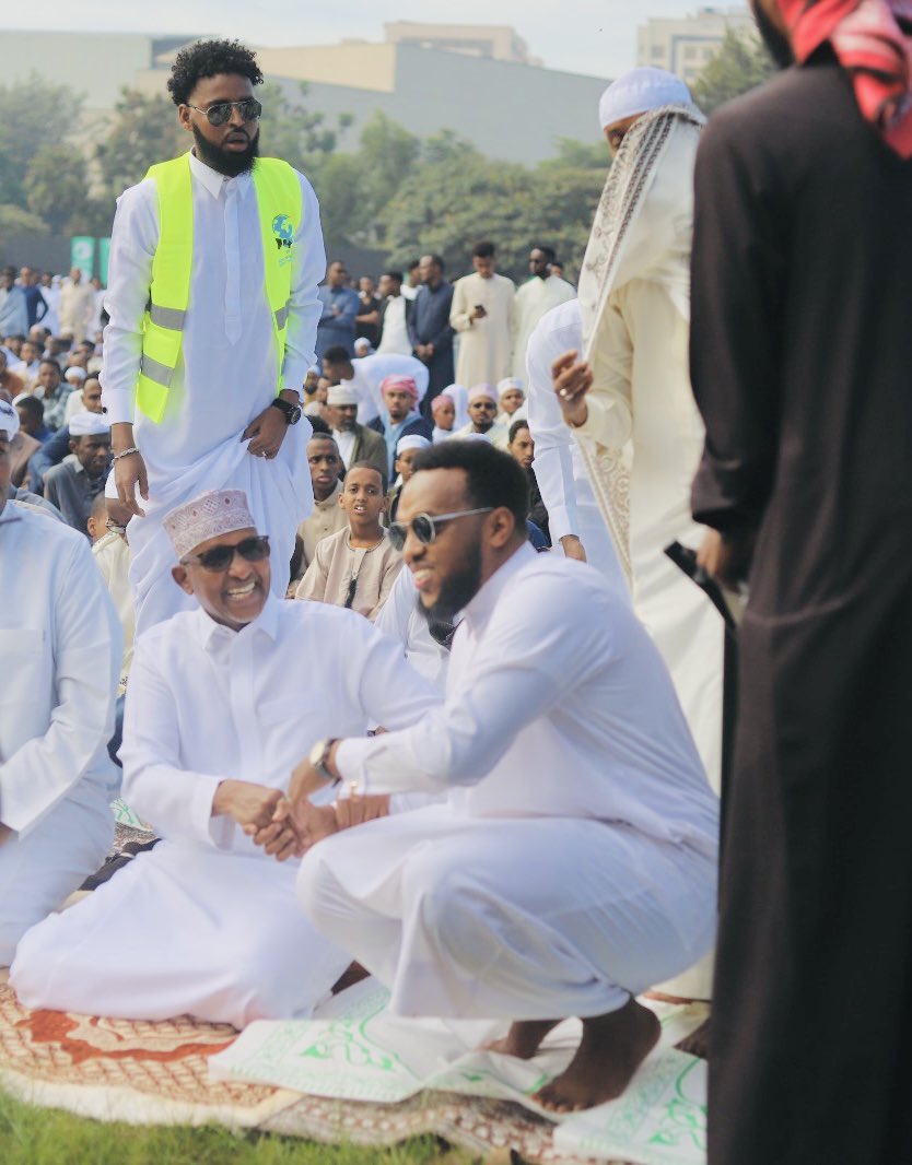Today I joined hundreds of Muslim faithful among them, Defence Cabinet CS @HonAdenDuale and Hon. Yusuf Hassan at Eastleigh High School Grounds as we marked the end of Ramadan with Eid-ul-Fitr prayers. To all my Muslim brothers and sisters, may Allah grant us the reward of our…