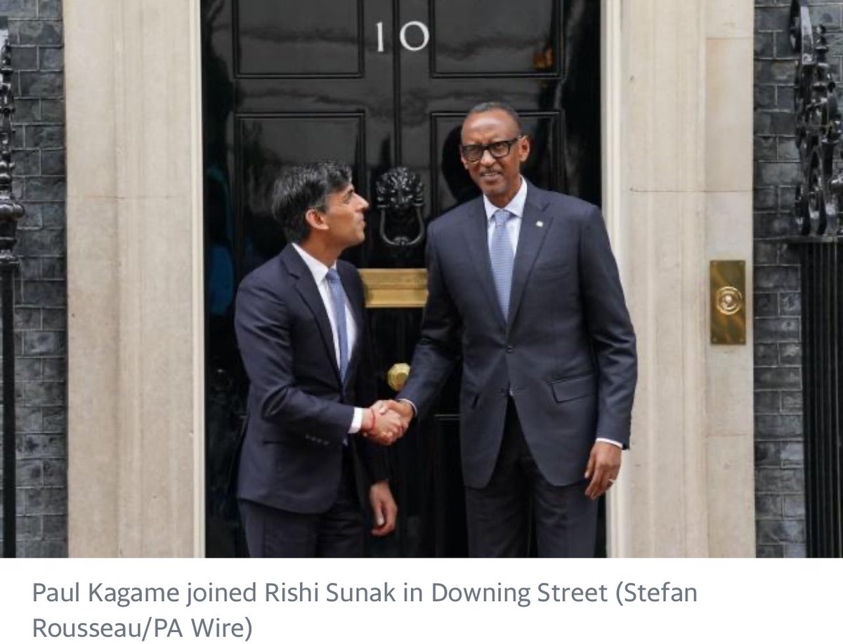 Two things: 1. Stop arranging photo ops with very tall men 2. he didn’t come out on the doorstep for Obama. Tells you everything you need to know.