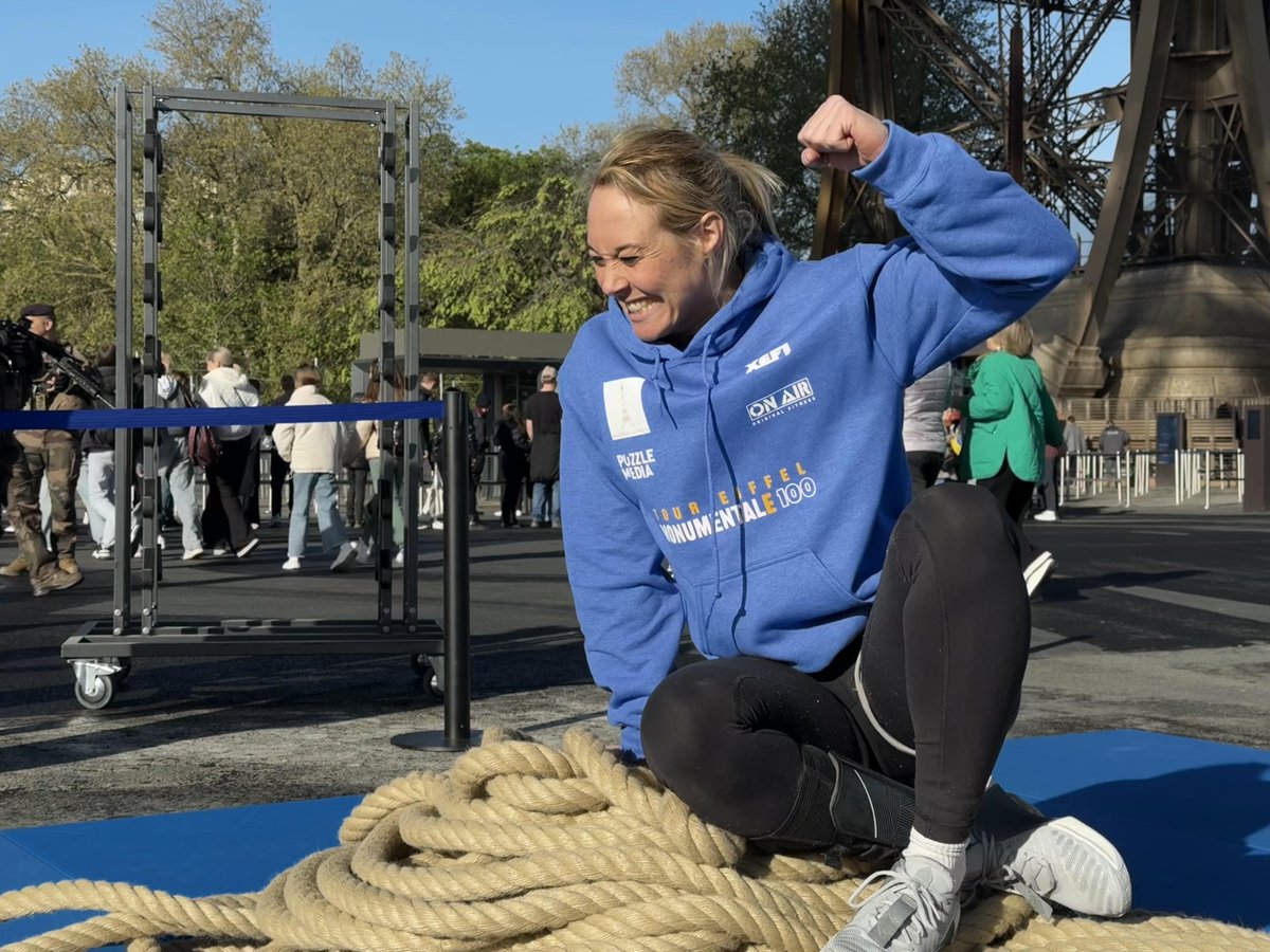 Anouk Garnier a battu le record du monde de grimper de corde ! Elle a atteint ce matin le 2e étage de la Tour Eiffel à la force de ses bras 💪 👉Elle est l'invitée du ICI 12/13 sur @France3Paris Une interview à retrouver en replay : france.tv/france-3/paris… @LaTourEiffel