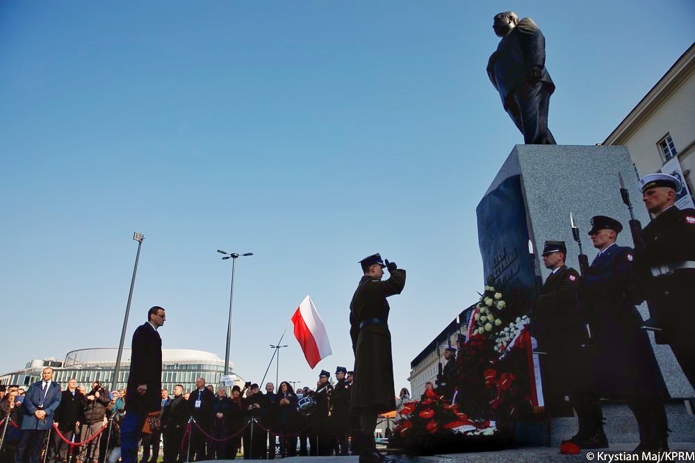 10 kwietnia 2010 roku, w Katastrofie Smoleńskiej zginęło 96 osób. Polska straciła swojego Prezydenta i Pierwszą Damę, oraz wielu wybitnych polityków, działaczy, intelektualistów, duchownych, wojskowych. Wywodzili się z różnych opcji. Różne były też ich drogi życiowe, poglądy,…