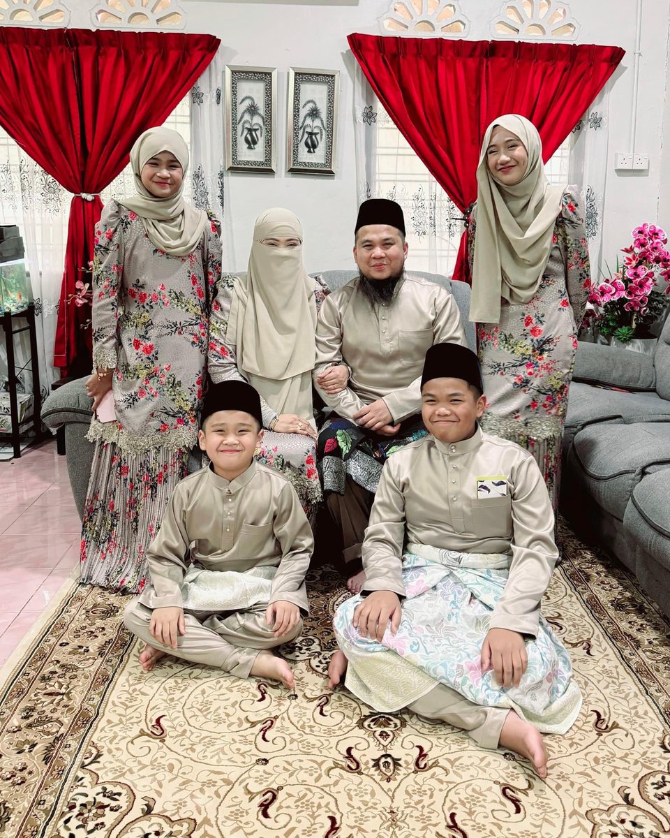 Taqabbalallahu minna wa minkum. Eid Mubarak. Selamat hari raya idulfitri.